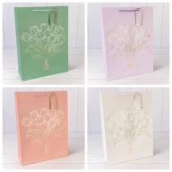 Пакет подарочный с тиснением &quot;Букет&quot; (микс) 31*42*12 210г 1/20 1/80 Арт: 000330A - Пакет подарочный с тиснением "Букет" (микс) 31*42*12 210г 1/20 1/80 Арт: 000330A